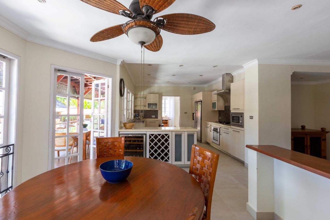 Palm A Paradise For Families And Friends In * Sanur (Bali)